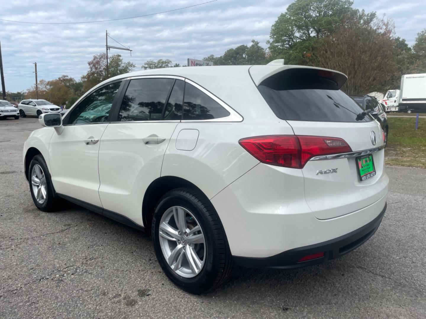 2013 WHITE ACURA RDX (5J8TB3H33DL) with an 3.5L engine, Automatic transmission, located at 5103 Dorchester Rd., Charleston, SC, 29418-5607, (843) 767-1122, 36.245171, -115.228050 - Certified One Owner Vehicle with Leather, Sunroof, CD/AUX/Sat, Hands-free Phone, Backup Camera, Dual Climate Control, Power Everything (windows, locks, seats, mirrors), Heated Seats, Push Button Start, Keyless Entry, Alloy Wheels. 146k miles Located at New Life Auto Sales! 2023 WINNER for Post & Co - Photo#4